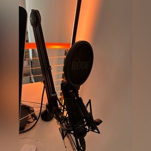RODE microphone and stand